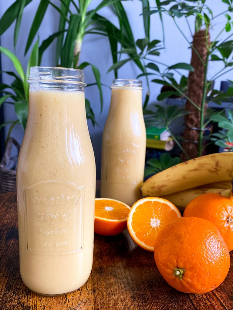 Banānu un mango smūtijs