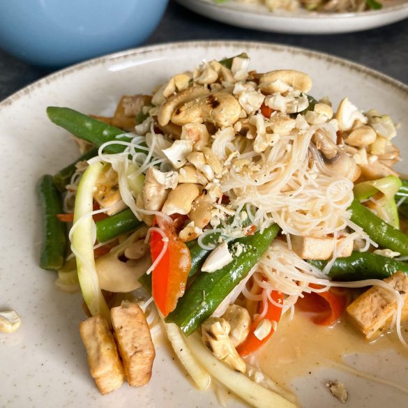 Thai nūdeles ar dārzeņiem
